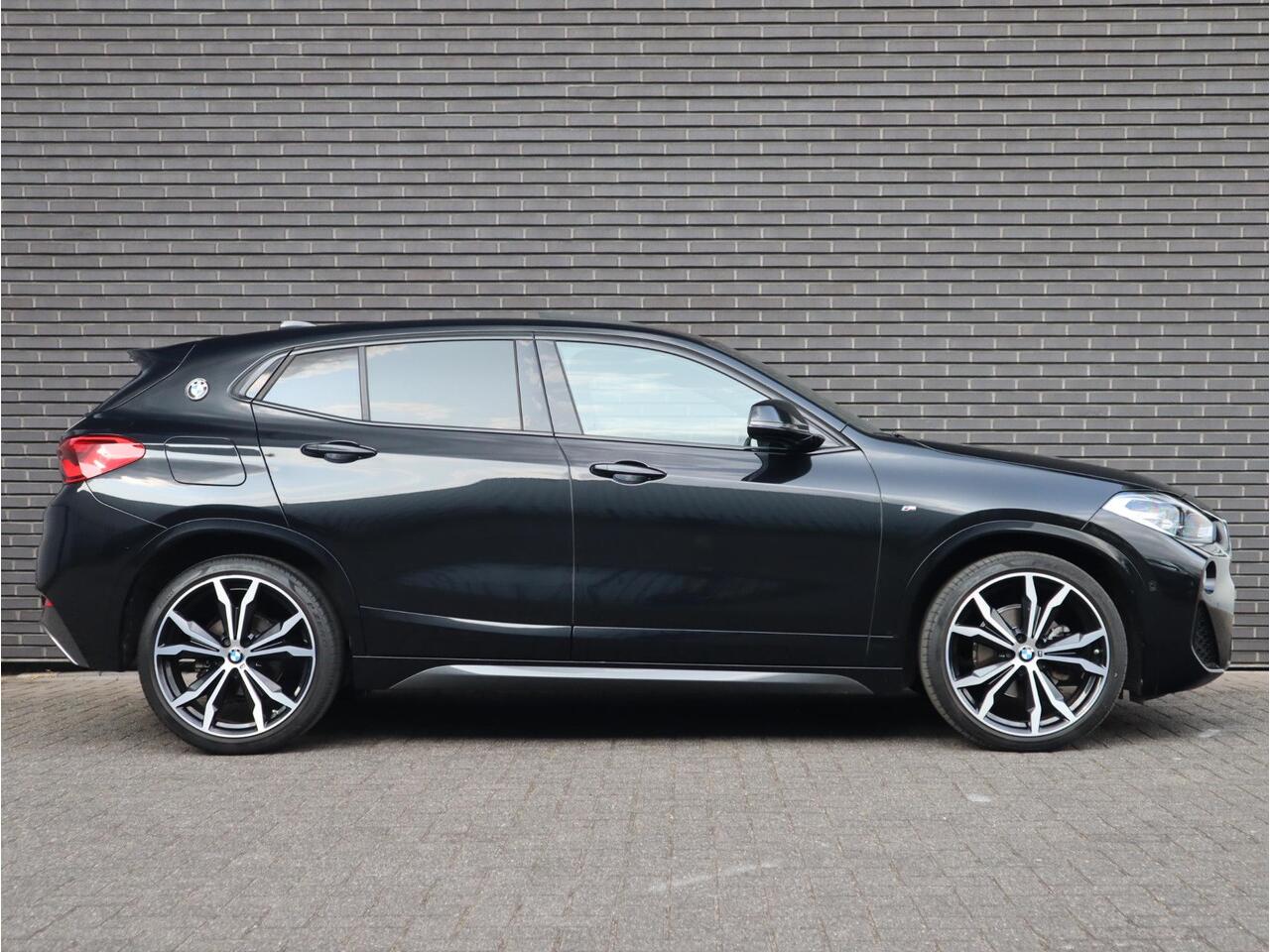 BMW X2 sDrive18i High Executive M Sport Automaat / Head up / Panoramadak / 19 Inch / HiFi