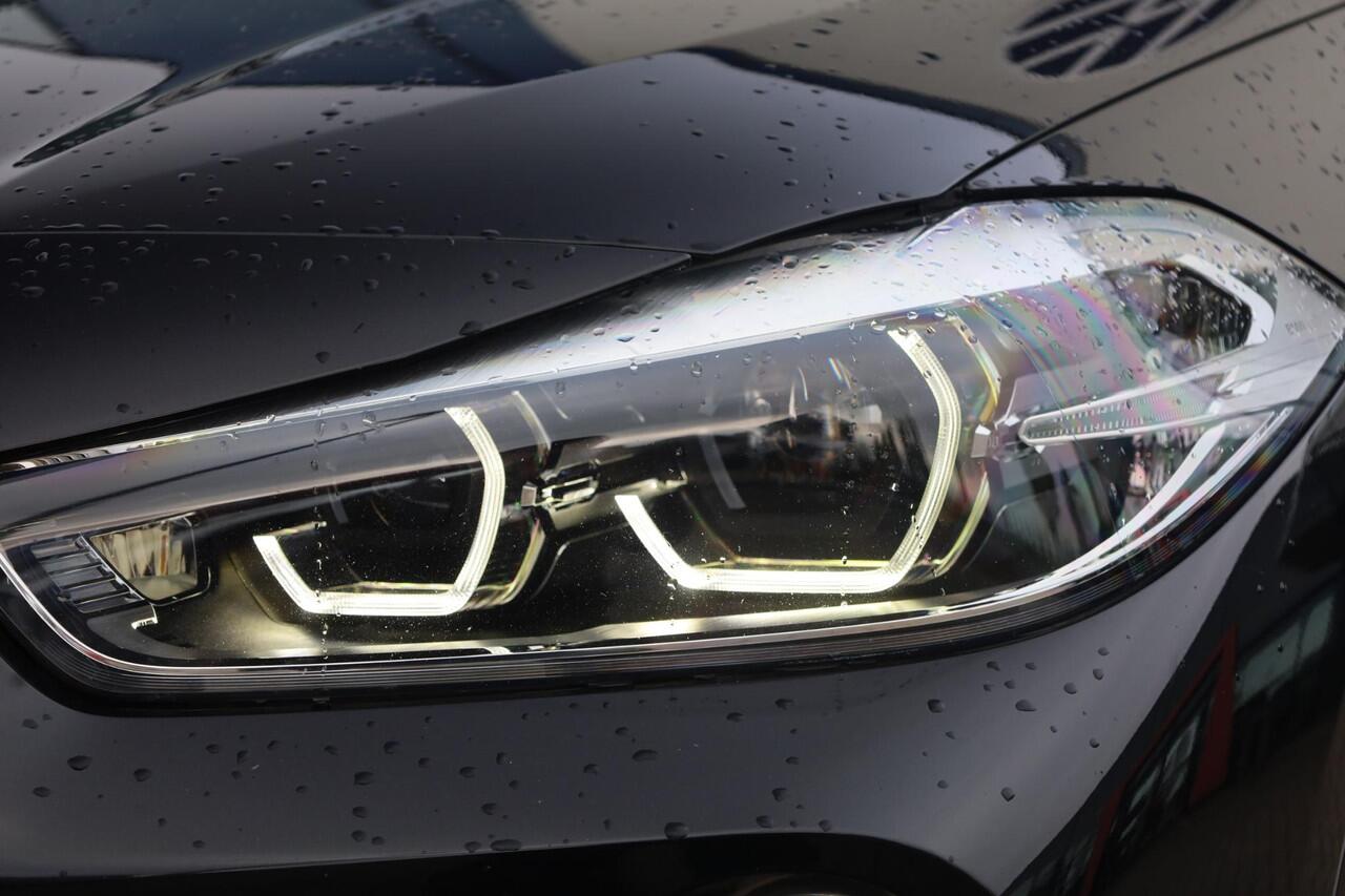 BMW X2 M35i High Executive Edition 306PK / 225kW, 19" LMV, full LED verlichting, privacy glas, vol lederen bekleding, Harman & Kardon geluidssysteem, zwart schaal sportstoelen, panoramadak, verlengbare zitting, stoelverwarming, stuurverwarming, digital cockpit, 
