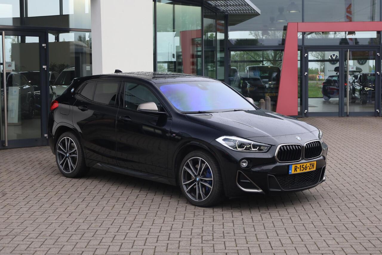 BMW X2 M35i High Executive Edition 306PK / 225kW, 19" LMV, full LED verlichting, privacy glas, vol lederen bekleding, Harman & Kardon geluidssysteem, zwart schaal sportstoelen, panoramadak, verlengbare zitting, stoelverwarming, stuurverwarming, digital cockpit, 