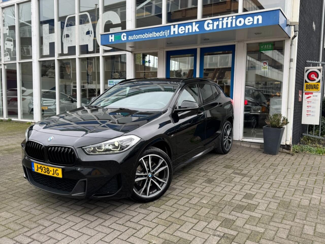 BMW X2 X2 sDrive20i High Executive Msport I Panorama I Leer I Stoelverw. I Camera