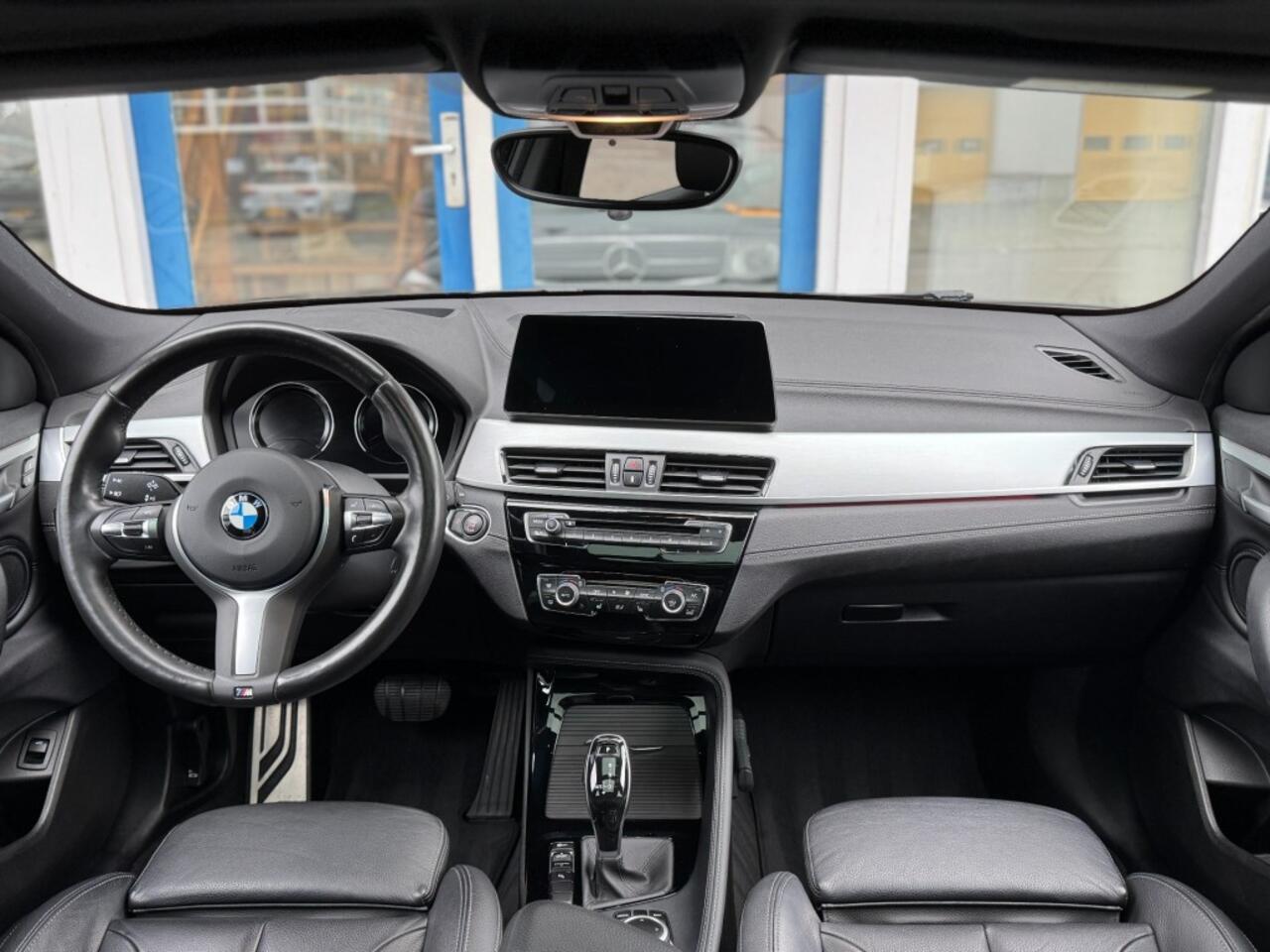 BMW X2 X2 sDrive20i High Executive Msport I Panorama I Leer I Stoelverw. I Camera
