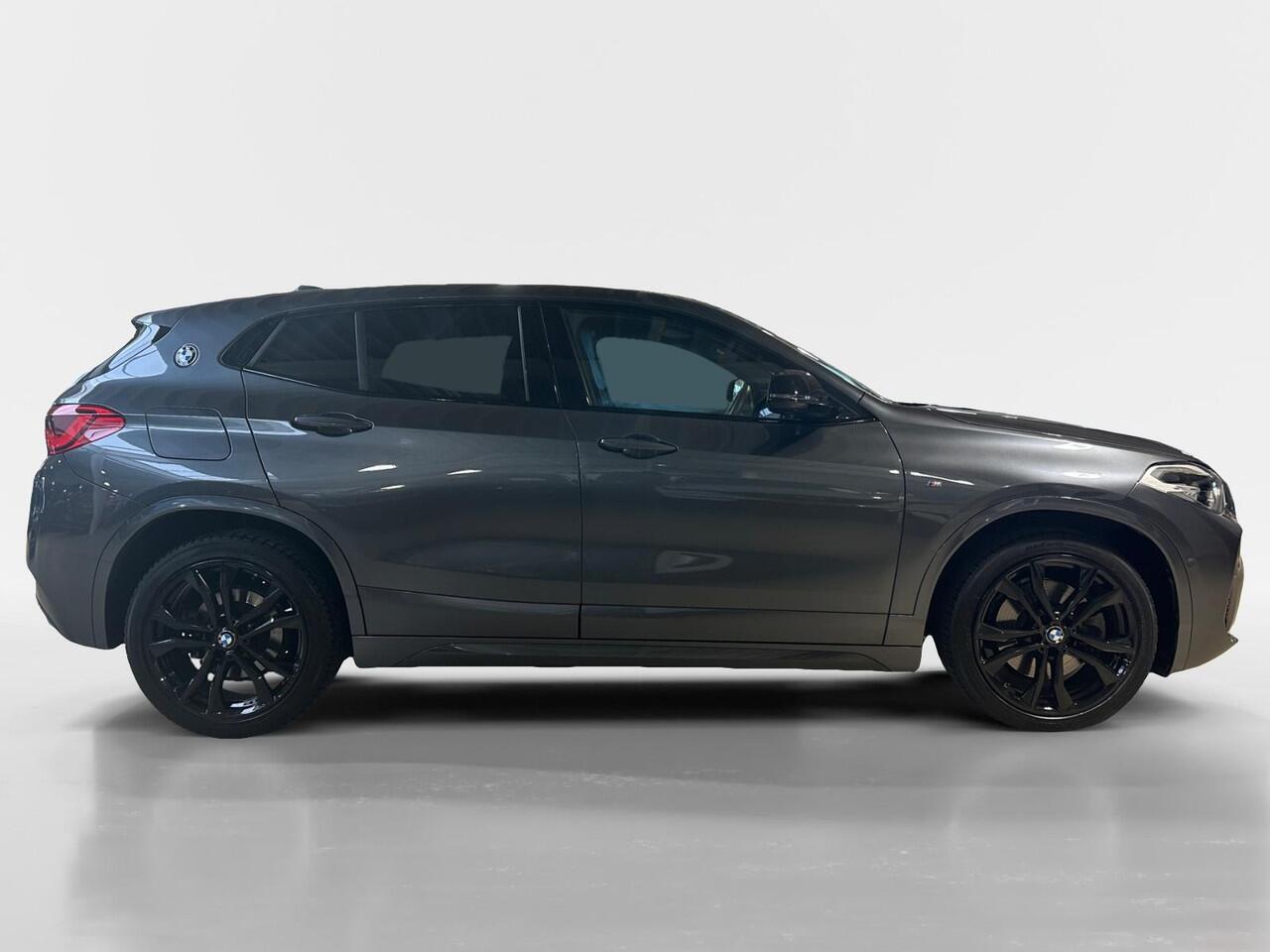 BMW X2 sDrive20i High Executive | M-sportpakket | Black-pack | Stoelverwarming | Navi | Achteruitrijcamera | Stoelverwarming | Climate | Cruise control | Keyless | SUPER DEAL!!!