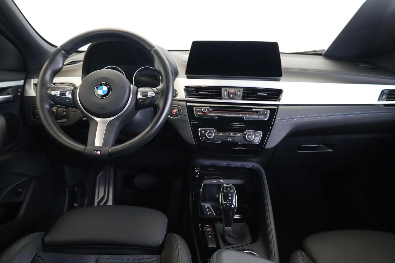 BMW X2 sDrive20i Executive Edition | M Sport | Achteruitrijcamera | Trekhaak | Stoelverwarming | Head-up Display