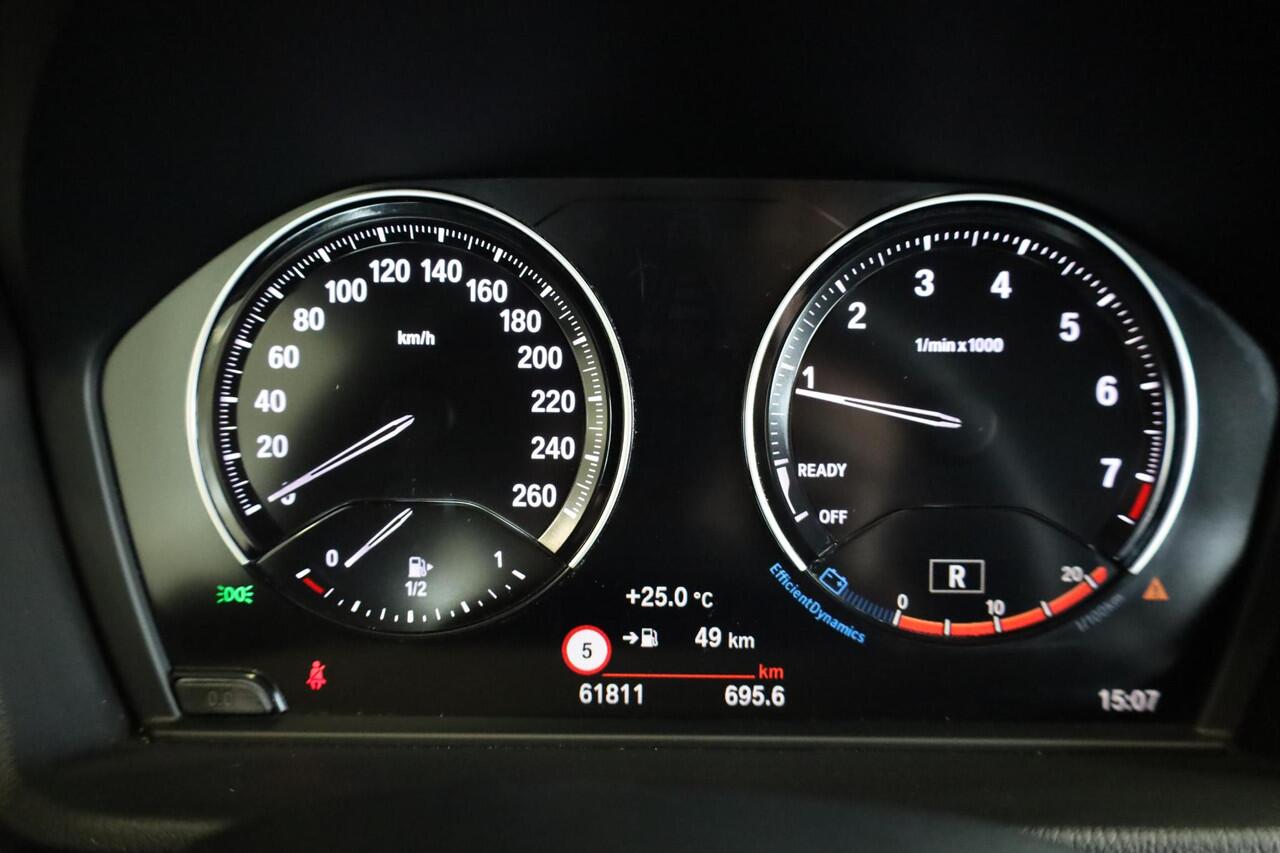 BMW X2 sDrive20i Executive Edition | M Sport | Achteruitrijcamera | Trekhaak | Stoelverwarming | Head-up Display