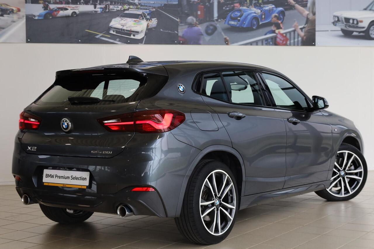BMW X2 sDrive20i Executive Edition | M Sport | Achteruitrijcamera | Trekhaak | Stoelverwarming | Head-up Display