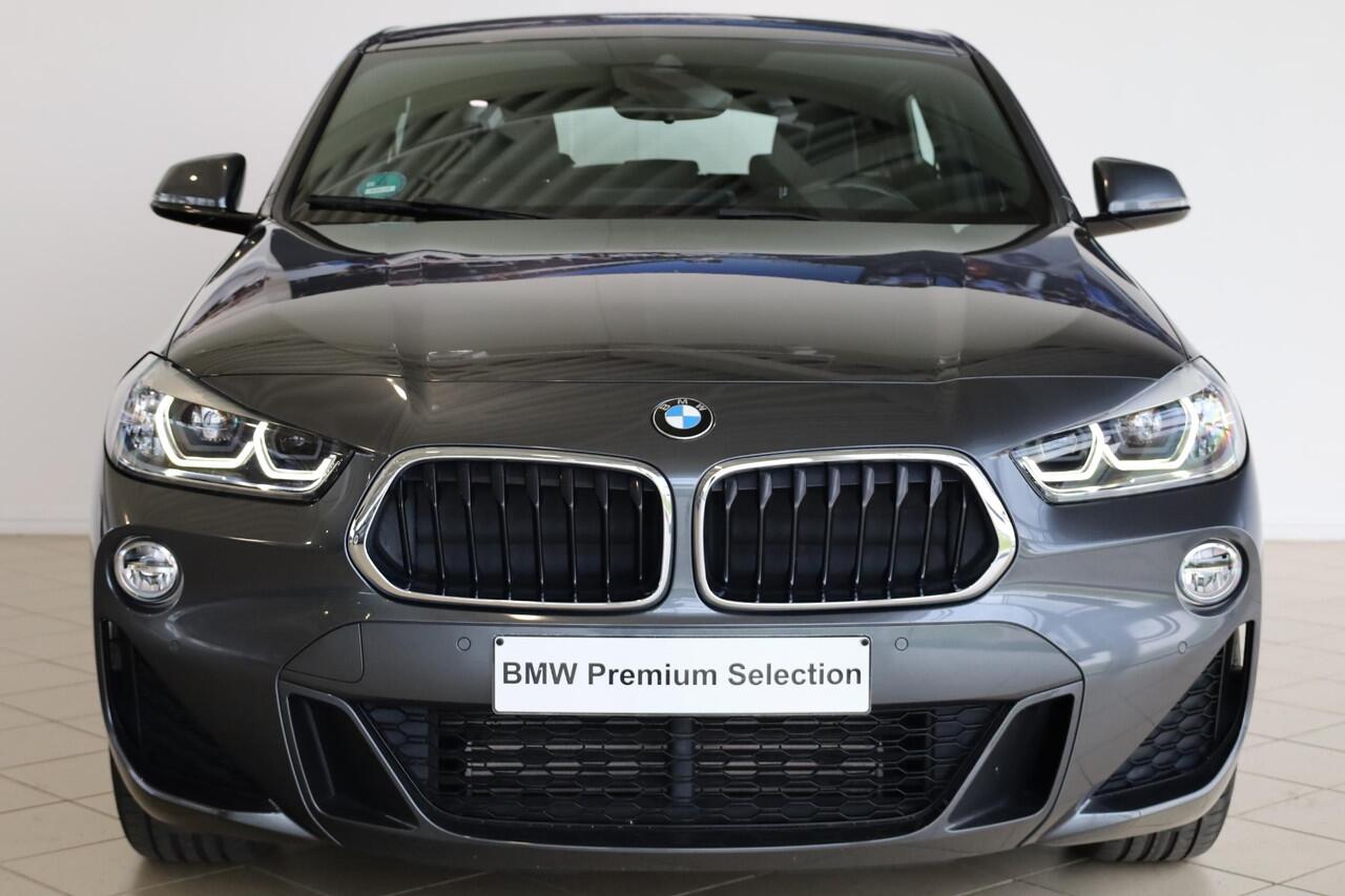 BMW X2 sDrive20i Executive Edition | M Sport | Achteruitrijcamera | Trekhaak | Stoelverwarming | Head-up Display
