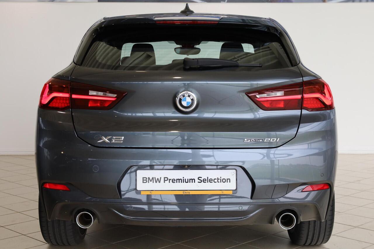 BMW X2 sDrive20i Executive Edition | M Sport | Achteruitrijcamera | Trekhaak | Stoelverwarming | Head-up Display