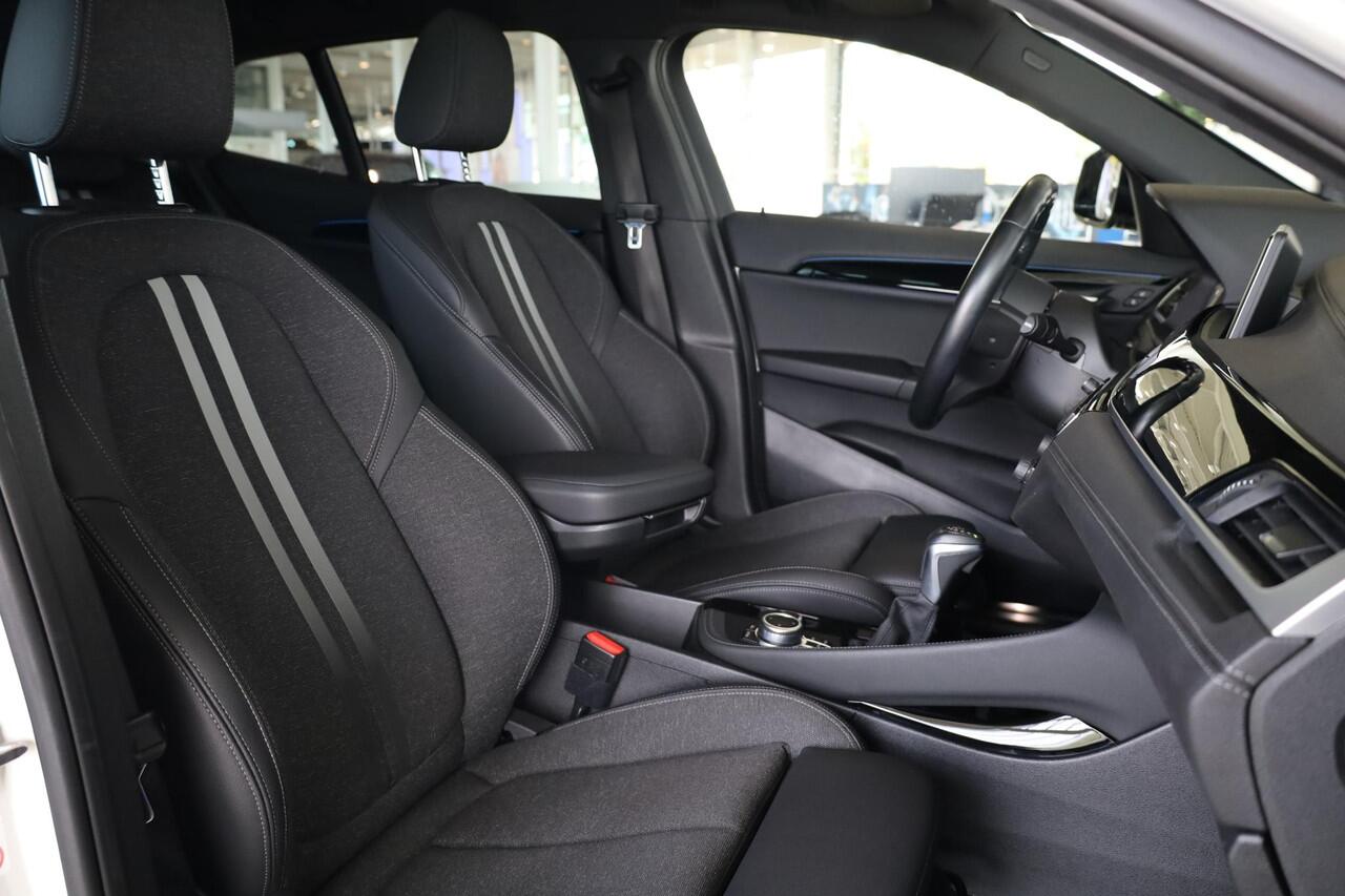 BMW X2 xDrive25e | M Sportpakket | Panorama Dak | Stoelverwarming