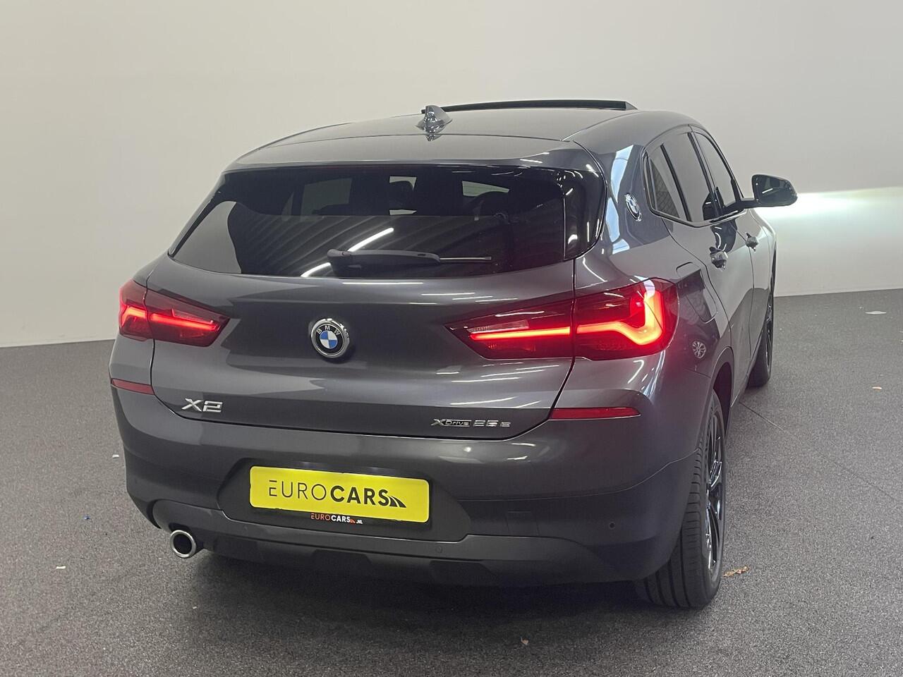 BMW X2 xDrive25e High Executive Sportline Panoramadak Groot Navi carplay/android Sportstoelen stoelverwarming parkeersensoren Voor+Achter Donkere hemel