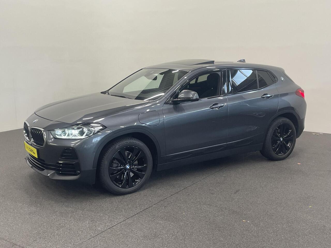 BMW X2 xDrive25e High Executive Sportline Panoramadak Groot Navi carplay/android Sportstoelen stoelverwarming parkeersensoren Voor+Achter Donkere hemel