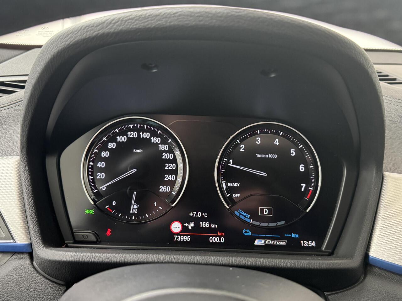 BMW X2 xDrive25e Executive | M Sport | Stoelverwarming | Panoramadak | Achteruitrijcamera | Navigatie |