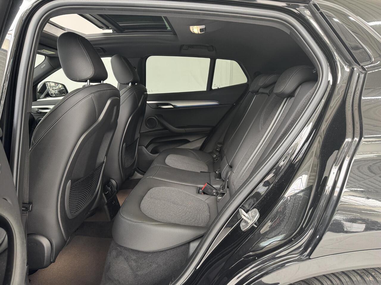 BMW X2 xDrive25e Executive | M Sport | Stoelverwarming | Panoramadak | Achteruitrijcamera | Navigatie |
