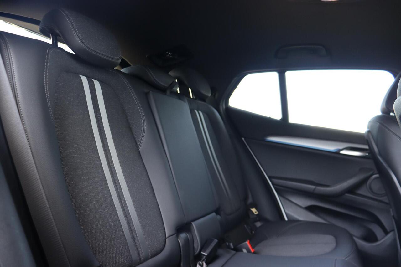 BMW X2 xDrive25e M Sportpakket/ Stuurverwarming/ Comfort Access/ Achteruitrijcamera/ Sportstoelen/ Stoelverwarming