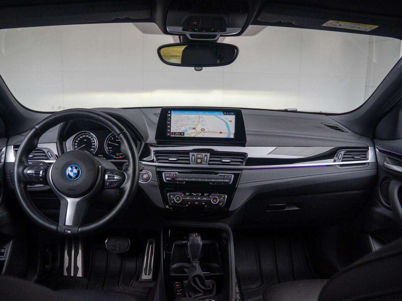 BMW X2 xDrive25e | High Executive | M Sportpakket | Stuurwielrand verwarmd | Achteruitrijcamera | Head-Up Display | LED | 19''