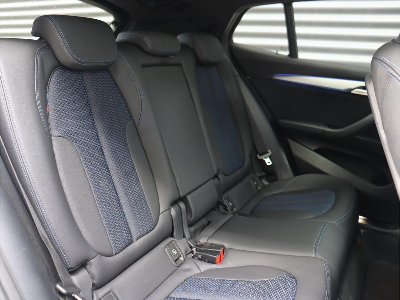 BMW X2 sDrive18i | Executive | M Sportpakket | Panodak | Head-Up | Parking Pack | Hi-Fi | Comfort Acces | Adaptief Onderstel | 18'' LMV