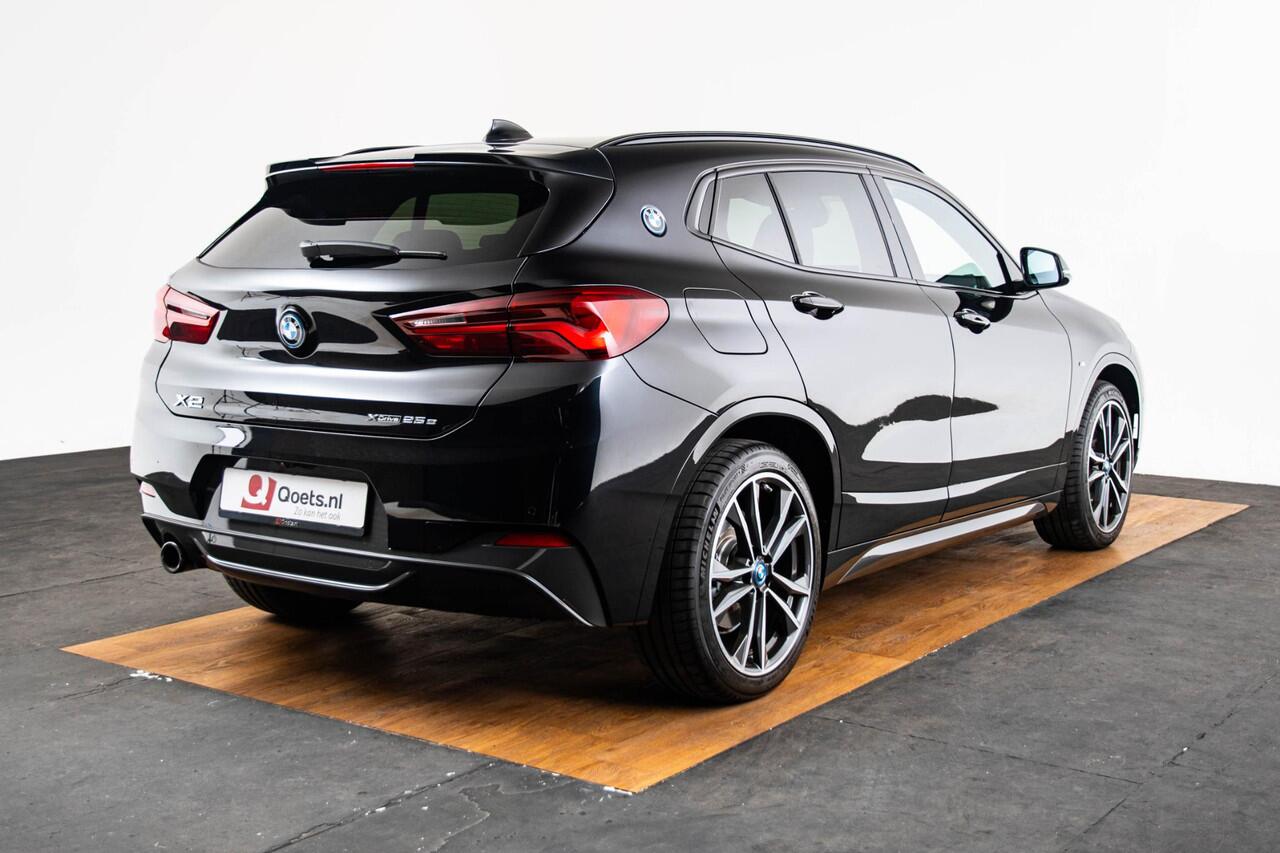 BMW X2 xDrive25e High Executive M Sport - Panoramadak - Elektrisch verwarmde voorstoelen - Getinte Ruiten - Comfort Access - Park Assistant - Head up - Harman Kardon - Navigatiesysteem Plus - Stuurwielrand verwarmd -