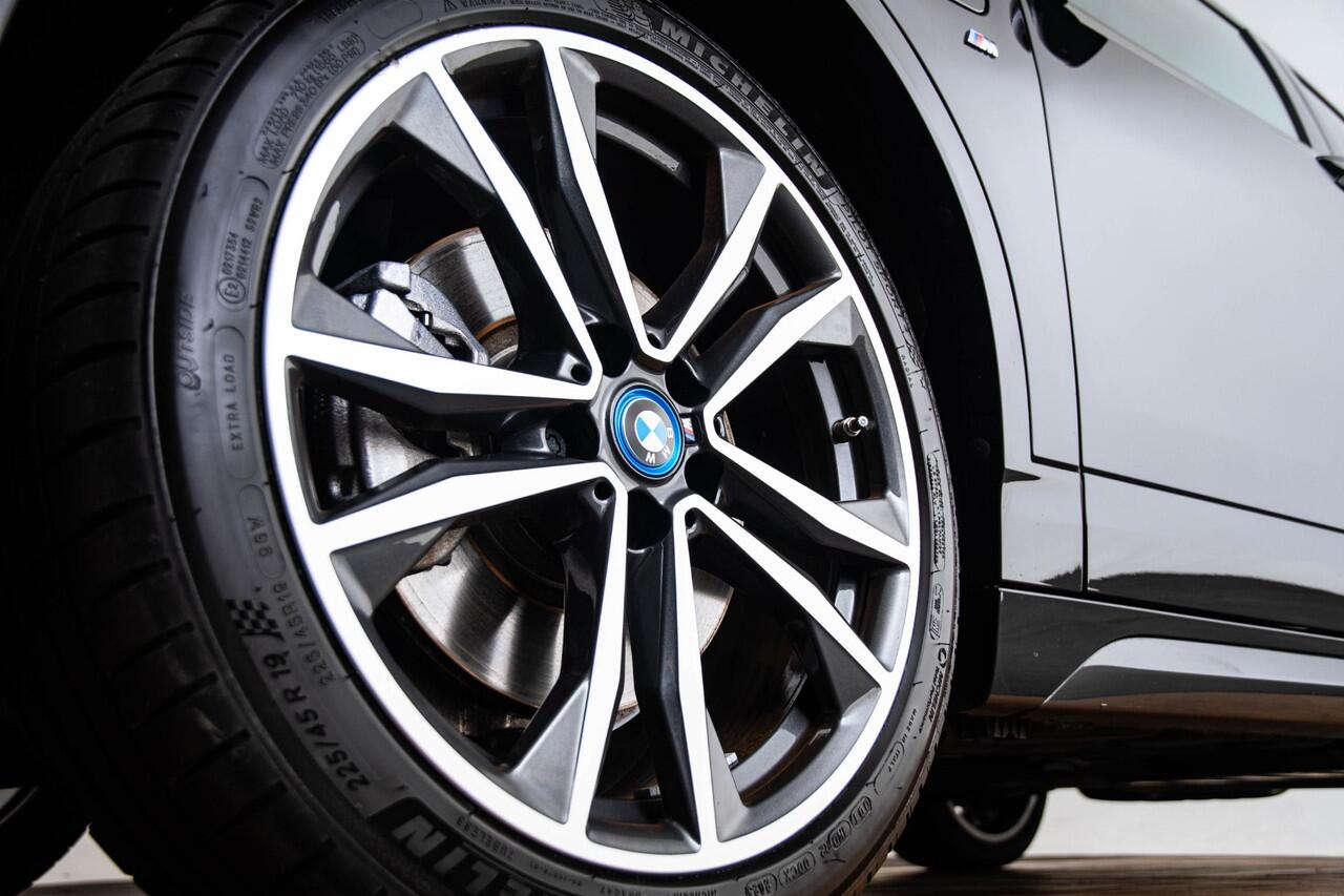 BMW X2 xDrive25e High Executive M Sport - Panoramadak - Elektrisch verwarmde voorstoelen - Getinte Ruiten - Comfort Access - Park Assistant - Head up - Harman Kardon - Navigatiesysteem Plus - Stuurwielrand verwarmd -