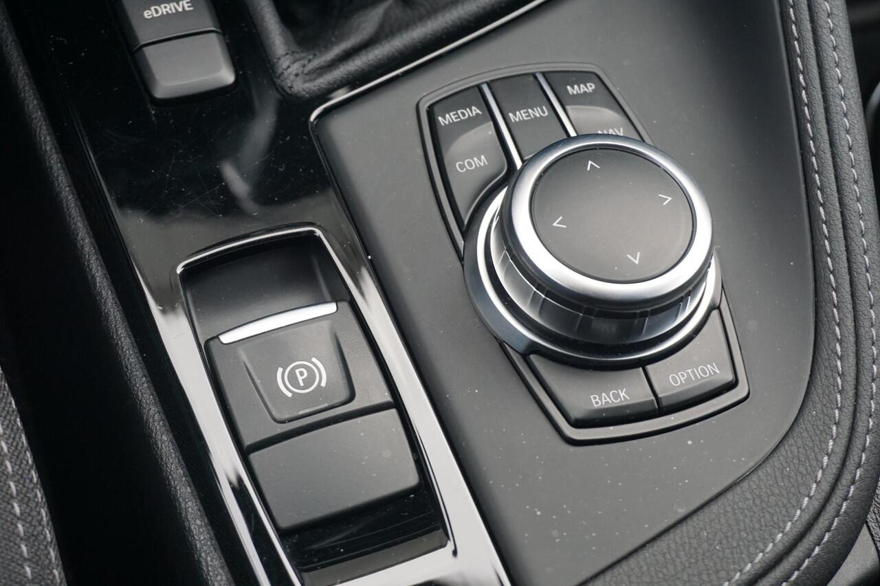 BMW X2 xDrive25e 18'' / Active Cruise Control / Stuurwielrand verwarmd / Achteruitrijcamera