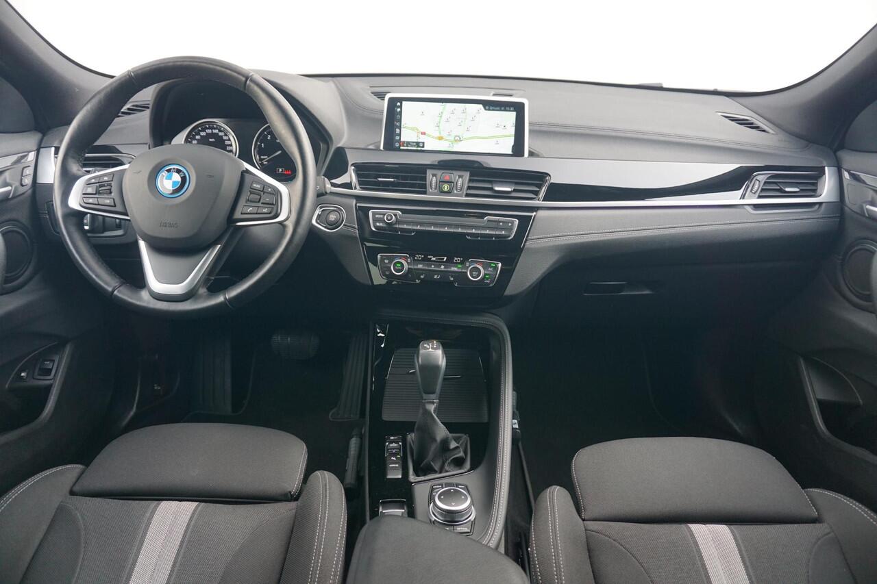 BMW X2 xDrive25e 18'' / Active Cruise Control / Stuurwielrand verwarmd / Achteruitrijcamera