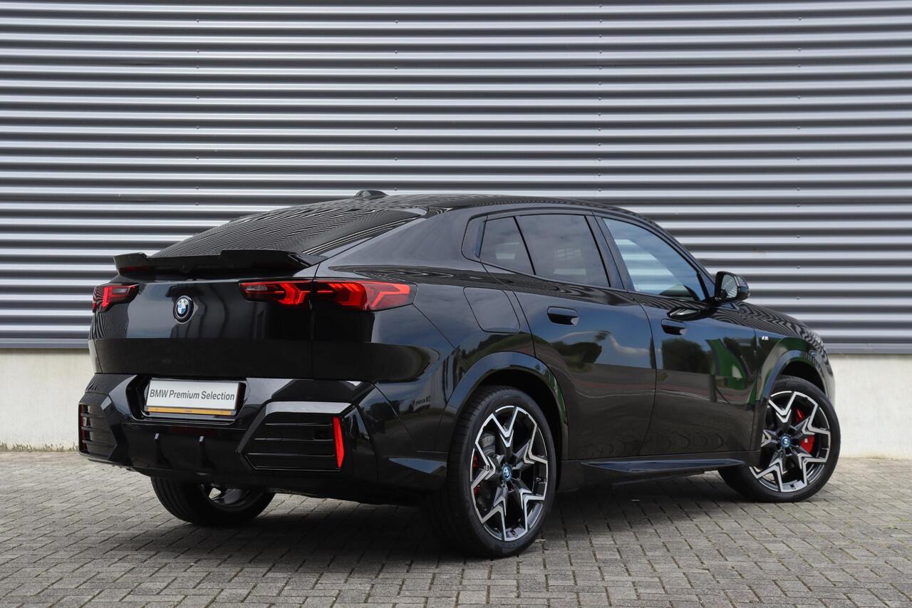 BMW X2 iX2 xDrive30 | M Sportpakket Pro | Innovationpack | Trekhaak | Panodak | Harman Kardon | Parking Assistant Plus | Driving Assistant | Comfort Access | Head-Up | 20''LMV