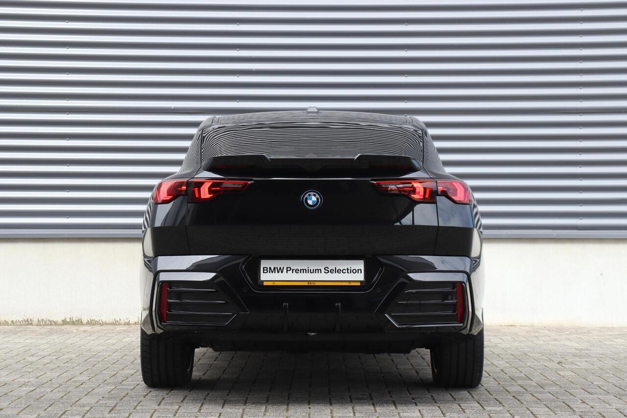 BMW X2 iX2 xDrive30 | M Sportpakket Pro | Innovationpack | Trekhaak | Panodak | Harman Kardon | Parking Assistant Plus | Driving Assistant | Comfort Access | Head-Up | 20''LMV