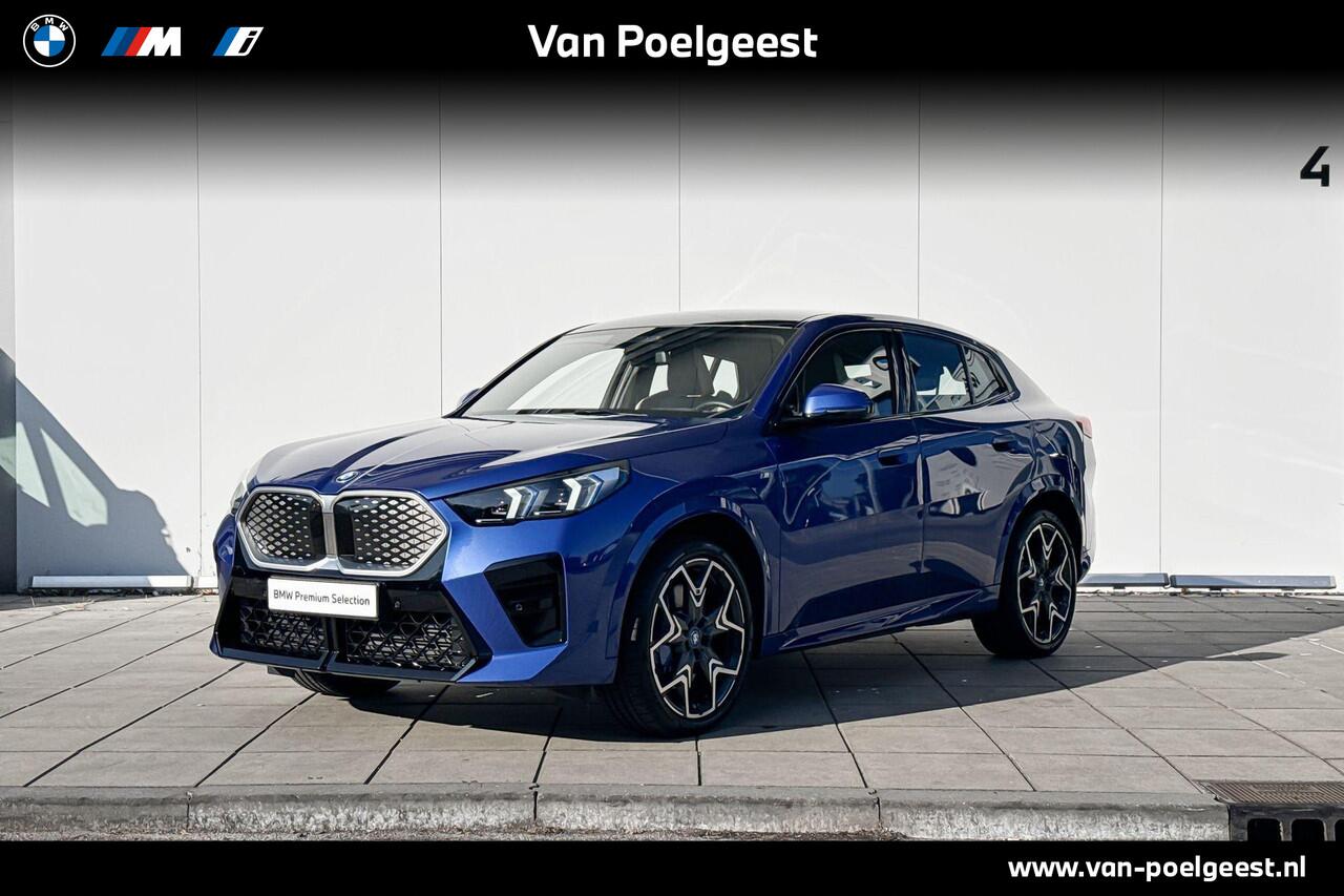 BMW X2 iX2 xDrive30 M-Sport Stuurwielrand verwarming / Adaptief M-Onderstel / Comfort Acces / Electrische Zwenkhaak / Panorama Dak / Stoelverstelling Electrisch met Memory / Adaptieve Led Koplampen / Driving Assistant Prof / Harman Kardon