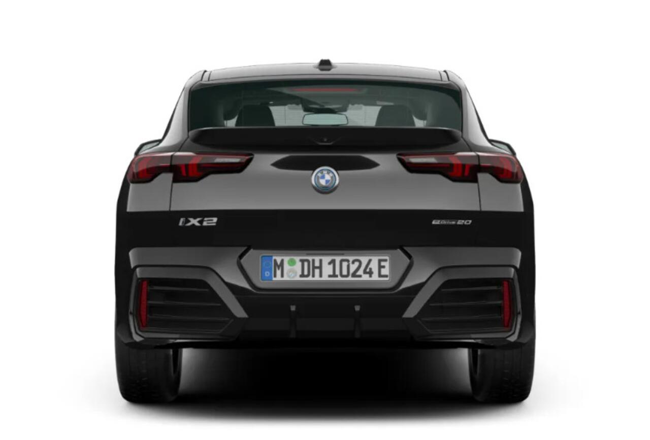 BMW X2 iX2 xDrive30 67kWh M Sport - Panoramadak - Innovation/Comfort Pack - Driving/Parking Assistant - Elektrisch verstelbare/verwarmde voorstoelen - HiFi System Harman Kardon - Getinte/Geluiddempende Ruiten -