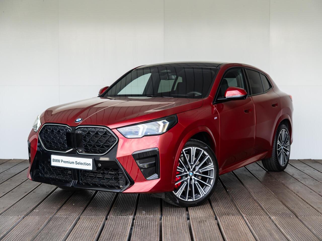 BMW X2 sDrive20i | M Sportpakket Pro | Innovation Pack | Verwarmd Stuurwiel | Comfort Access | Panoramadak | Stoelverwarming | Head-Up Display | Harman-Kardon | Iconic Glow