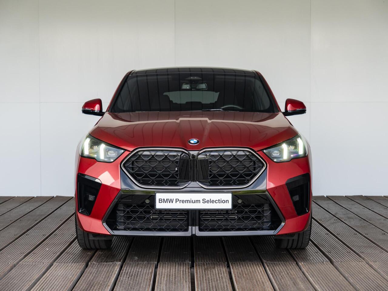 BMW X2 sDrive20i | M Sportpakket Pro | Innovation Pack | Verwarmd Stuurwiel | Comfort Access | Panoramadak | Stoelverwarming | Head-Up Display | Harman-Kardon | Iconic Glow