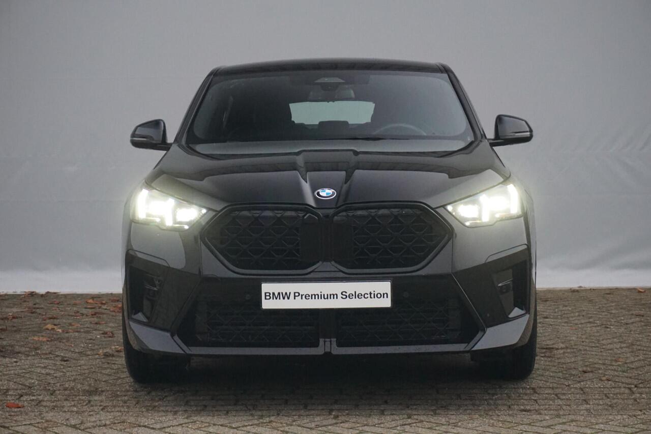 BMW X2 sDrive18d M Sportpakket Pro 19'' / Harman Kardon / Trekhaak / Parking Assistant