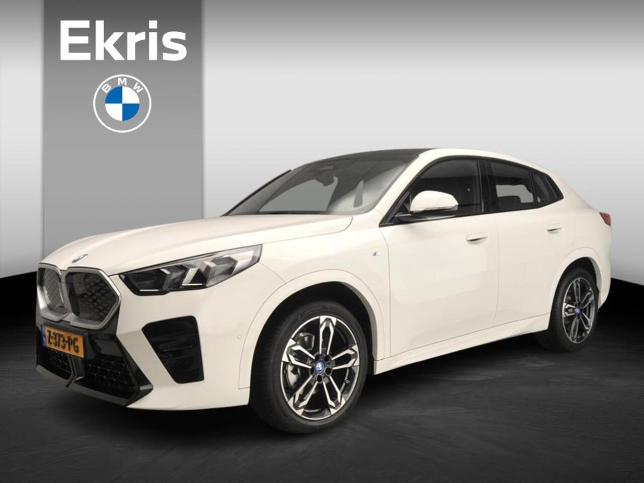 BMW X2 iX2 eDrive20 | M-Sportpakket | LED | Navigatie | Schuifdak | Sportstoelen | Shadow line | DAB | Alu 19 inch