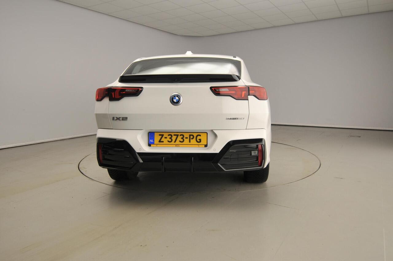 BMW X2 iX2 eDrive20 | M-Sportpakket | LED | Navigatie | Schuifdak | Sportstoelen | Shadow line | DAB | Alu 19 inch