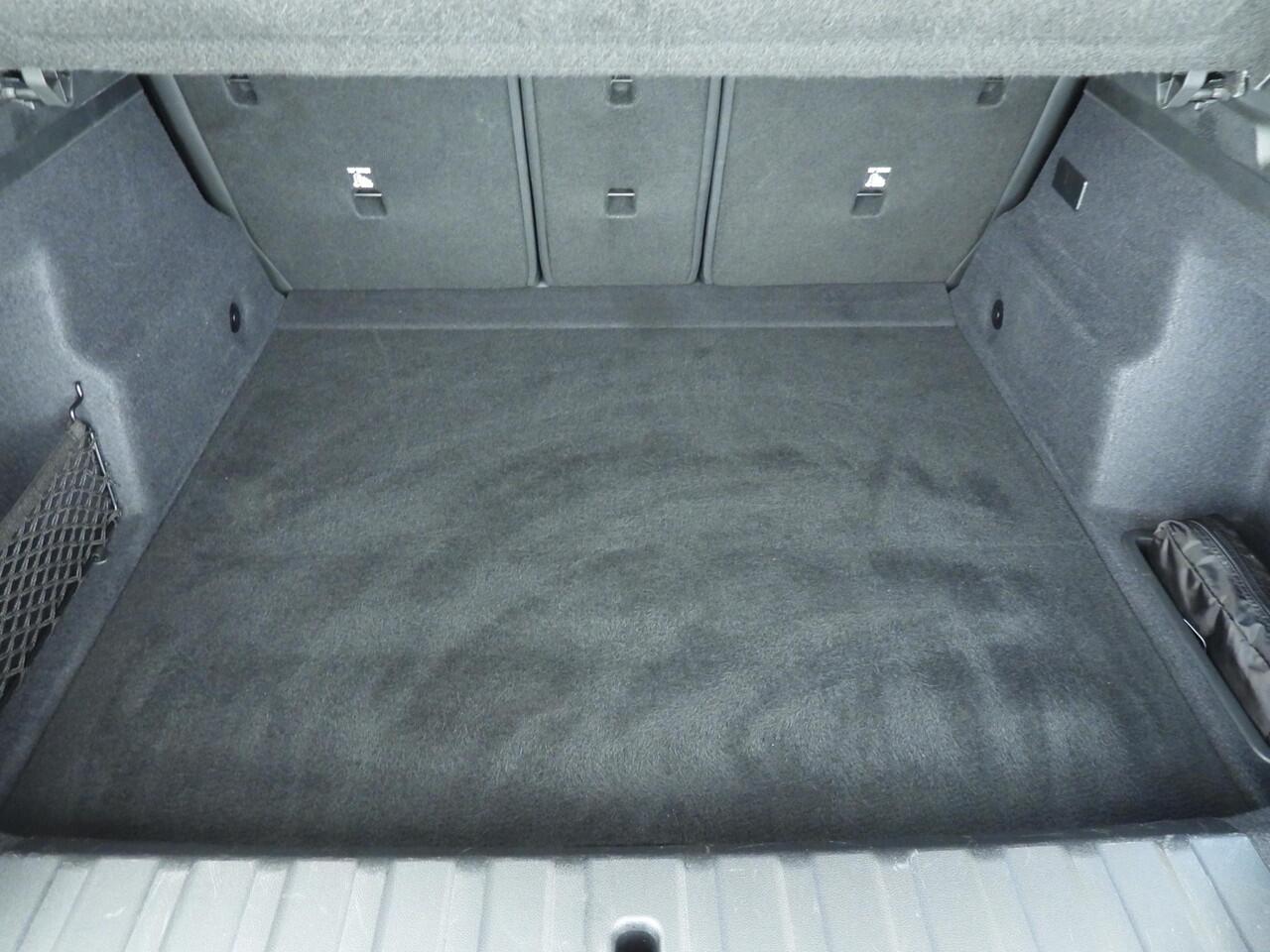 BMW X2 iX2 eDrive20 | M-Sportpakket | LED | Navigatie | Schuifdak | Sportstoelen | Shadow line | DAB | Alu 19 inch