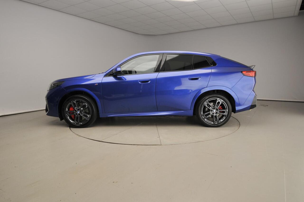 BMW X2 iX2 eDrive20 | M-Sportpakket | LED | Navigatie | Panoramadak | Sportstoelen | Keyles go | DAB | Harman-kardon sound | Alu 20 inch