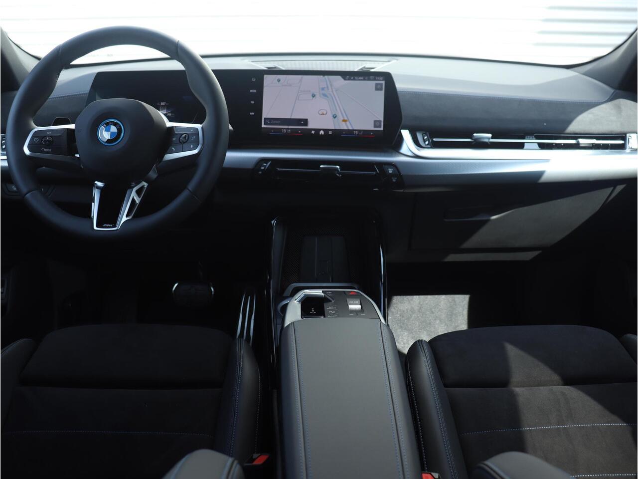 BMW X2 iX2 eDrive20 | M Sportpakket Pro | Premium Pack | Trekhaak | Harman Kardon | Camera | 20'' LMV | Ekris Selection