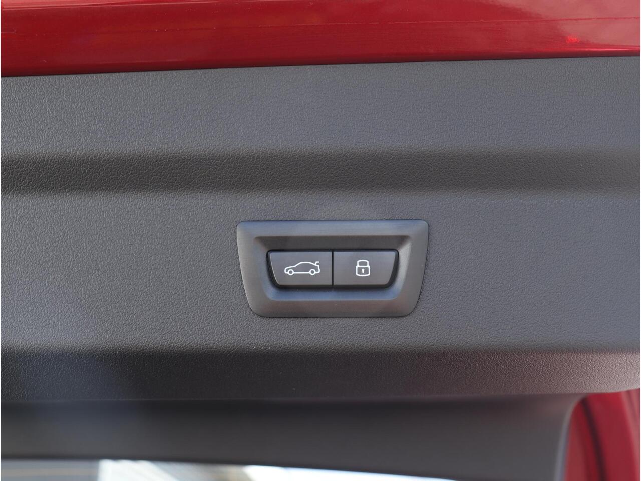 BMW X2 iX2 eDrive20 | M Sportpakket Pro | Premium Pack | Trekhaak | Harman Kardon | Camera | 20'' LMV | Ekris Selection