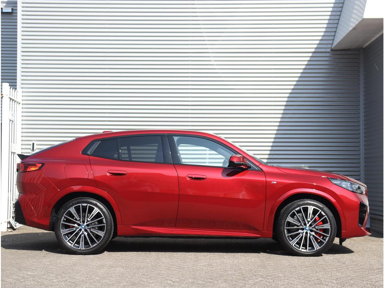 BMW X2 iX2 eDrive20 | M Sportpakket Pro | Premium Pack | Trekhaak | Harman Kardon | Camera | 20'' LMV | Ekris Selection