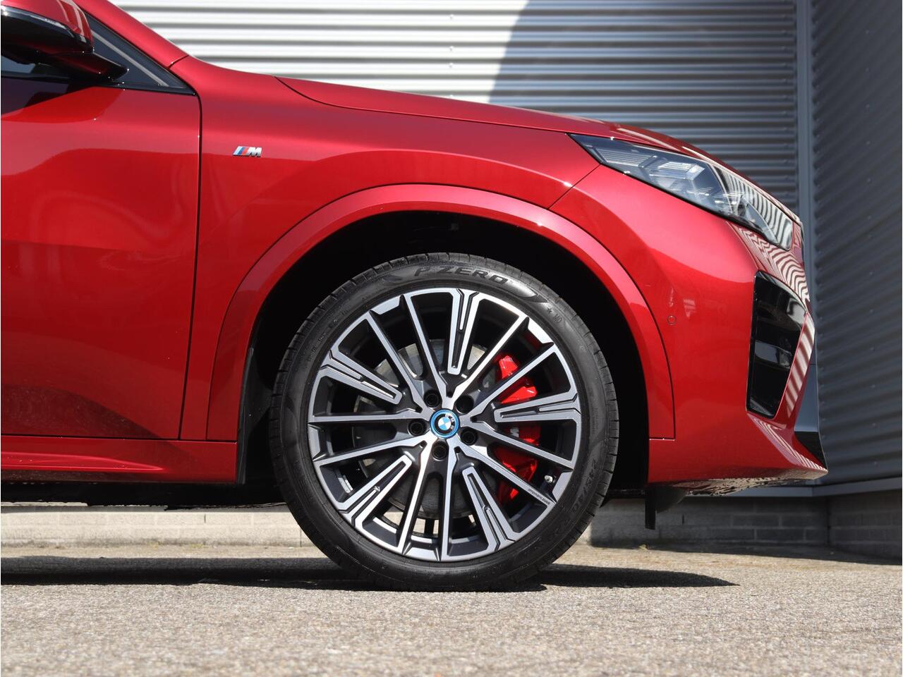 BMW X2 iX2 eDrive20 | M Sportpakket Pro | Premium Pack | Trekhaak | Harman Kardon | Camera | 20'' LMV | Ekris Selection