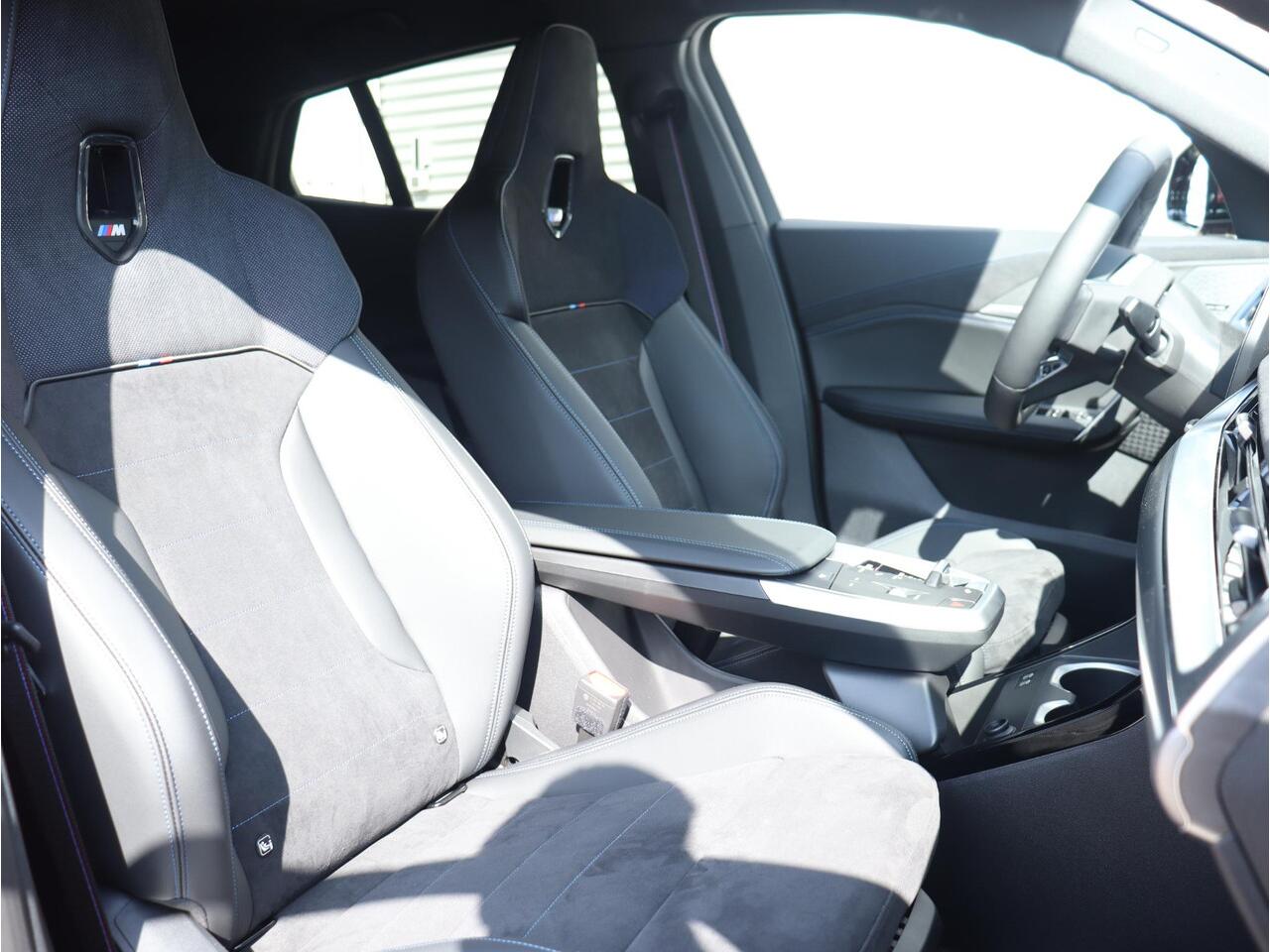 BMW X2 iX2 eDrive20 | M Sportpakket Pro | Premium Pack | Trekhaak | Harman Kardon | Camera | 20'' LMV | Ekris Selection