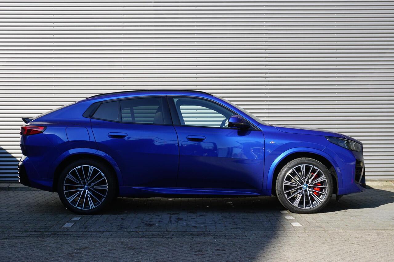 BMW X2 iX2 xDrive30 M Sportpakket Pro | Innovation Pack | Comfort Pack | Glazen panoramadak | Parking Assistant Plus | BMW Head-Up Display | Ekris Selection