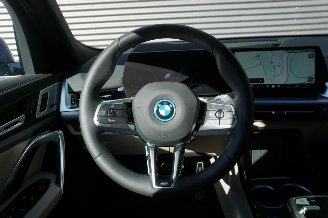 BMW X2 iX2 xDrive30 M Sportpakket Pro | Innovation Pack | Comfort Pack | Glazen panoramadak | Parking Assistant Plus | BMW Head-Up Display | Ekris Selection