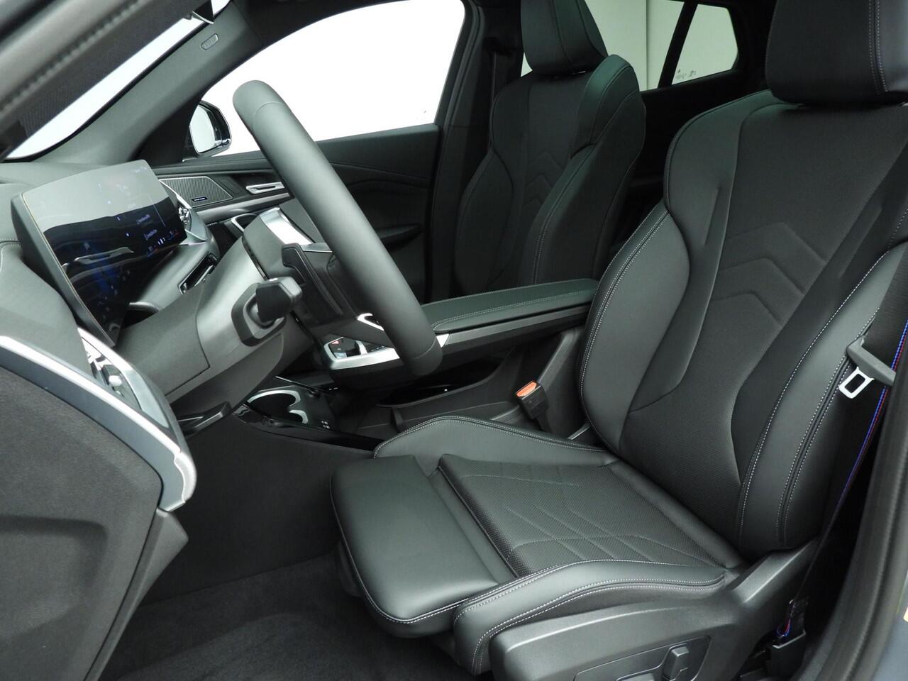 BMW X2 iX2 eDrive20 M-Sportpakket / Trekhaak / Panoramadak / Harman-Kardon / Getint glas / Alu wielen 19 inch