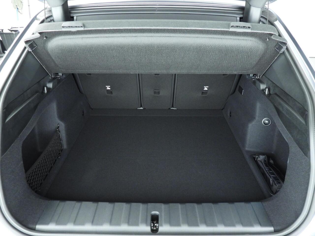 BMW X2 iX2 eDrive20 M-Sportpakket / Trekhaak / Panoramadak / Harman-Kardon / Getint glas / Alu wielen 19 inch