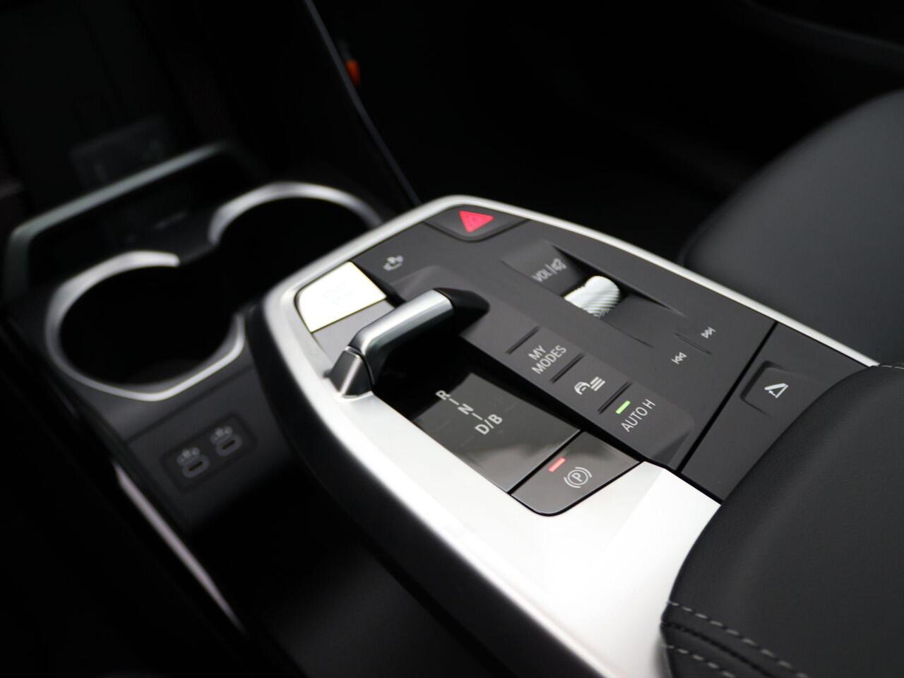 BMW X2 iX2 eDrive20 M Sport Edition | M Sportpakket Pro | Innovation Pack | Comfort Pack | M Adaptief onderstel | Panoramadak | Elektrisch Verstelbare Sportstoelen | Head-Up Display | Harman Kardon | 19''