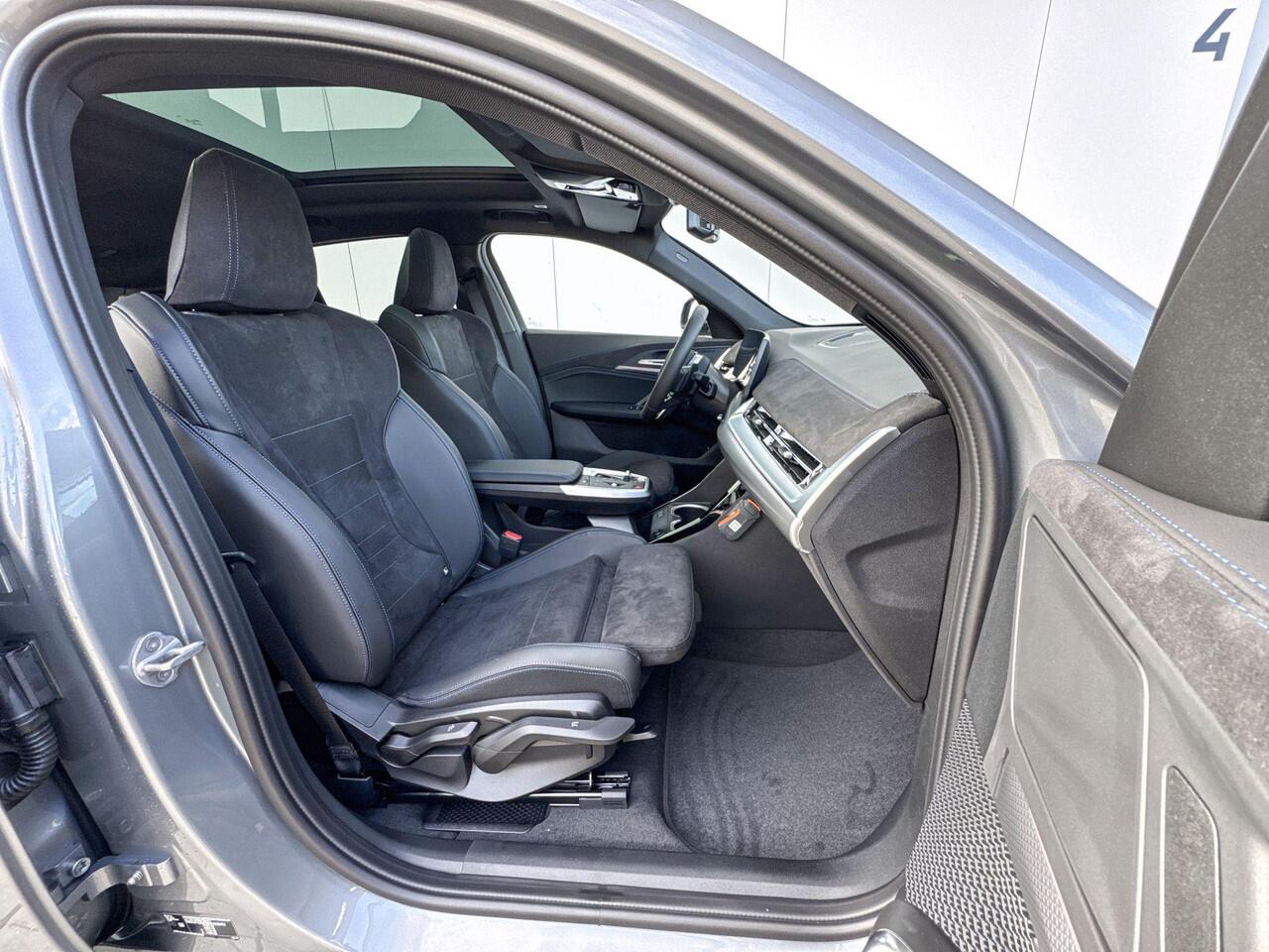 BMW X2 sDrive20i M-Sport / 19inch / Getinte Ramen / Glazen dak / Driving Assistant Plus / Acteruitrijcamera