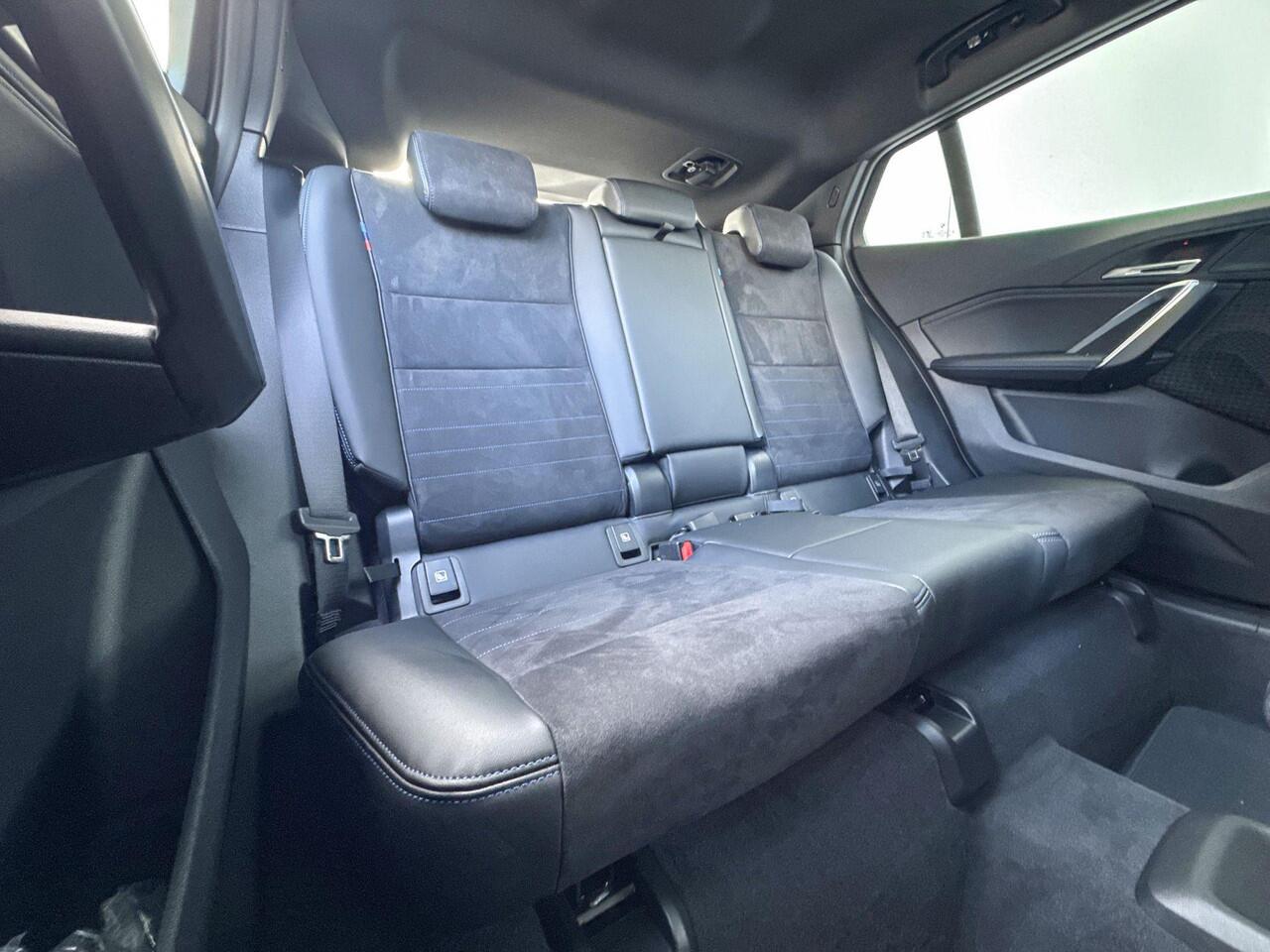 BMW X2 sDrive20i M-Sport / 19inch / Getinte Ramen / Glazen dak / Driving Assistant Plus / Acteruitrijcamera