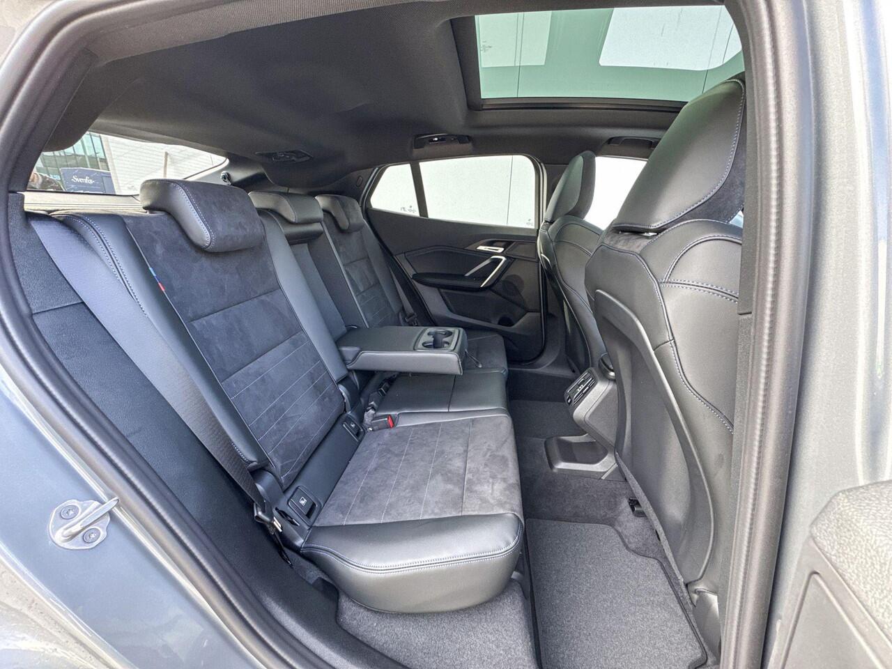 BMW X2 sDrive20i M-Sport / 19inch / Getinte Ramen / Glazen dak / Driving Assistant Plus / Acteruitrijcamera