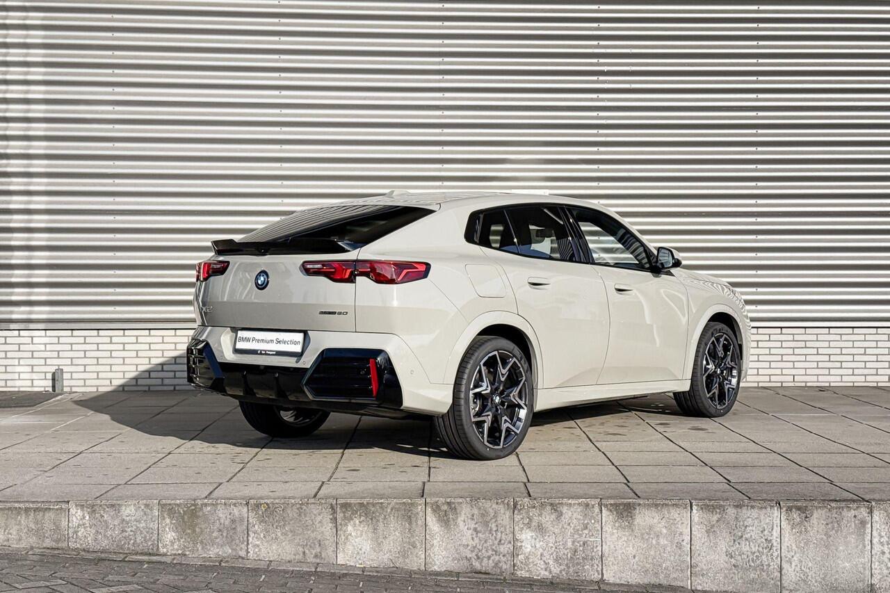 BMW X2 iX2 eDrive20 M Sportpakket Pro / Innovation Pack / Comfort Pack / Panoramadak / Elektrisch verstelbare stoelen / Driving Assistant Plus