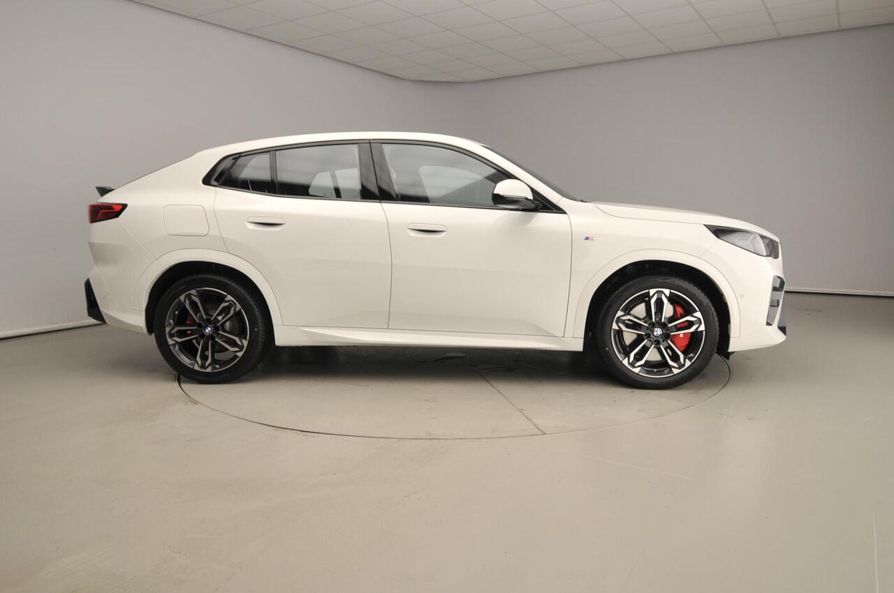 BMW X2 sDrive20i | M-Sportpakket | LED | Leder | Navigatie | Sportstoelen | Elektr. zetels | Keyles go | DAB | Harman-kardon sound | Alu 19 inch