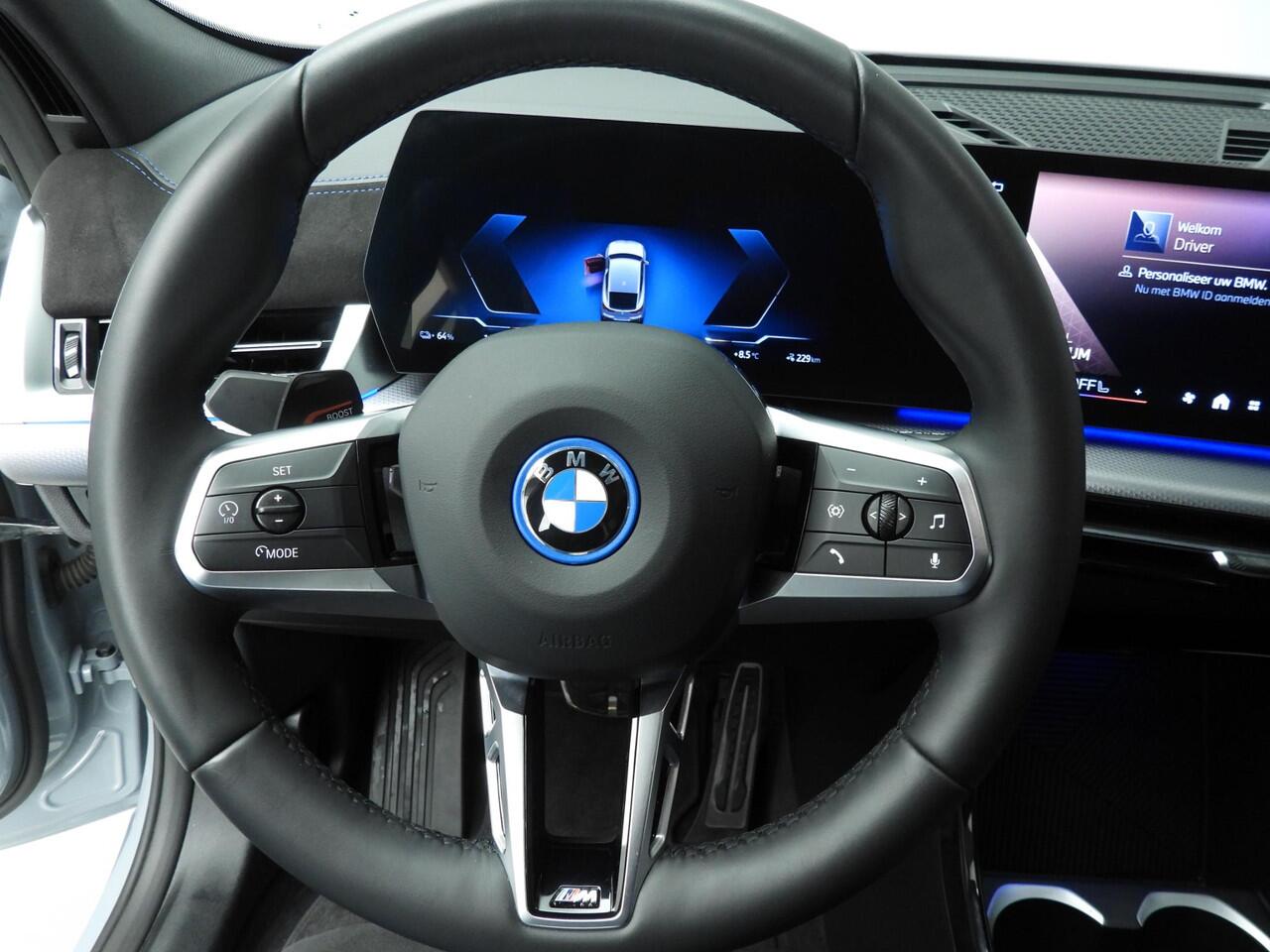 BMW X2 iX2 eDrive20 | M-Sportpakket | LED | Navigatie | Sportstoelen | Stoelverwarming | Adaptief onderstel | DAB | Alu 19 inch